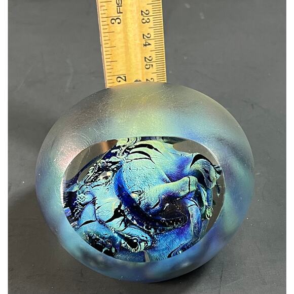 1989 Mark Wells Art Glass Paperweight Vintage - Picture 6 of 15